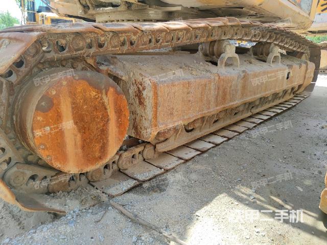 右侧履带整体(行走机构) 右侧履带整体(行走机构)