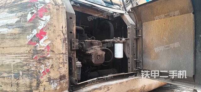 液壓泵艙室正面整體(整機外觀) 液壓泵艙室正面整體(整機外觀)