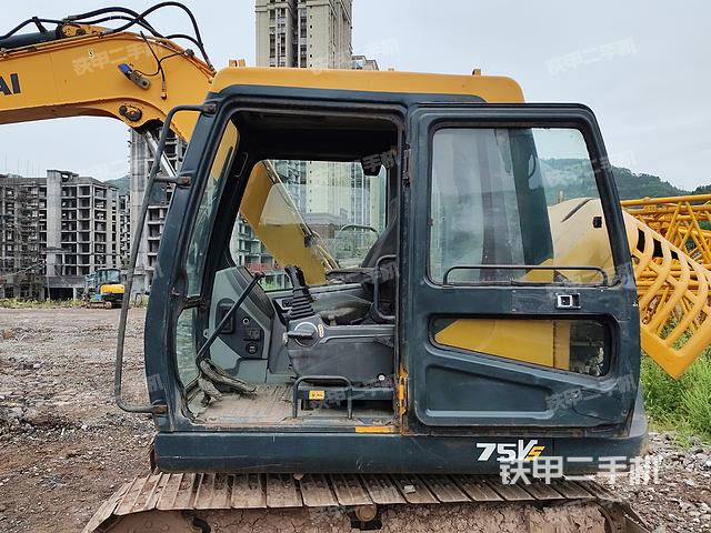 駕駛室整體(整機(jī)外觀) 駕駛室整體(整機(jī)外觀)