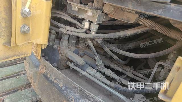 液壓泵艙室正面整體(整機(jī)外觀) 液壓泵艙室正面整體(整機(jī)外觀)