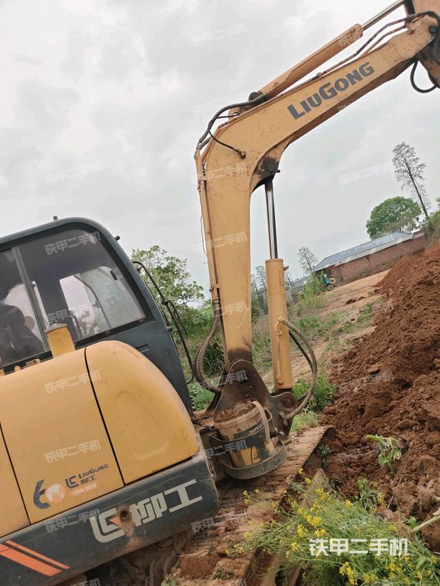 鏟斗右后整體（工作和回轉(zhuǎn)裝置）