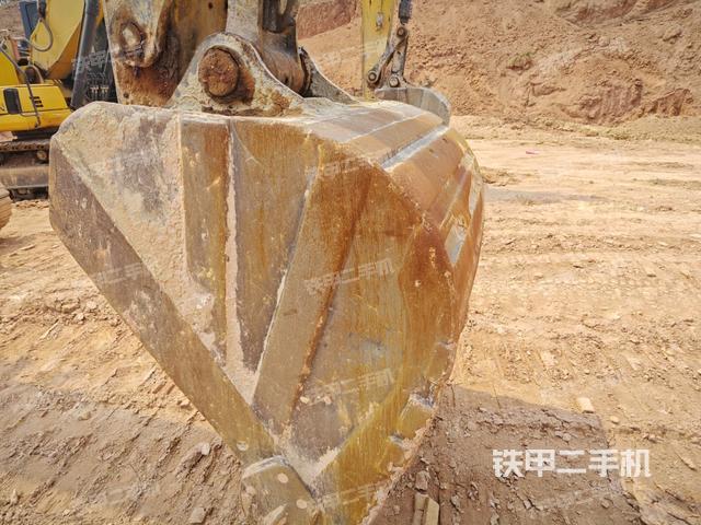 鏟斗右后整體（工作和回轉(zhuǎn)裝置）