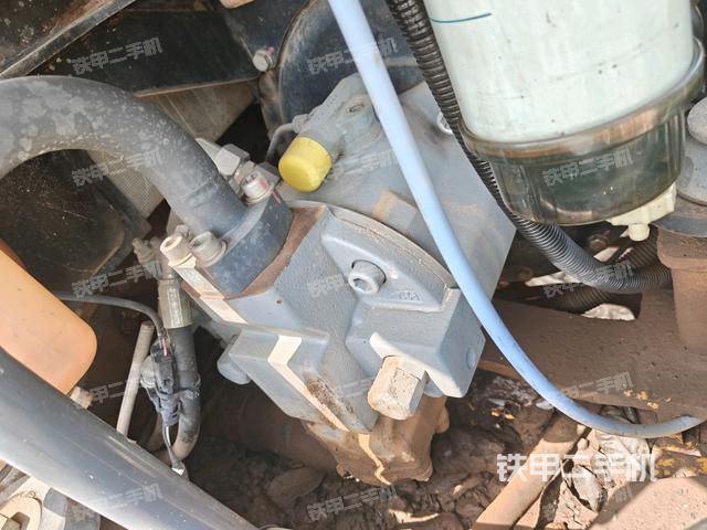 液壓泵艙室正面整體（整機(jī)外觀）