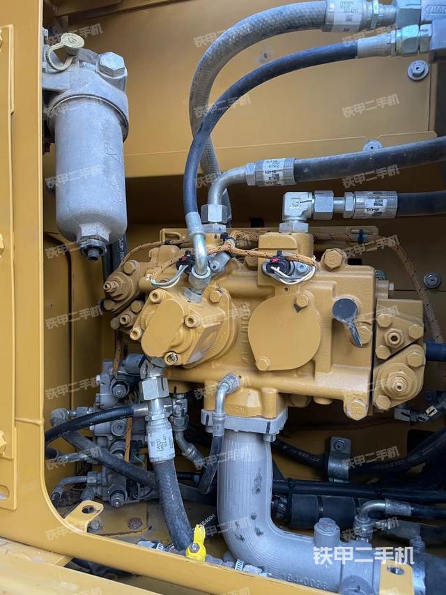 液壓泵艙室正面整體（整機(jī)外觀）