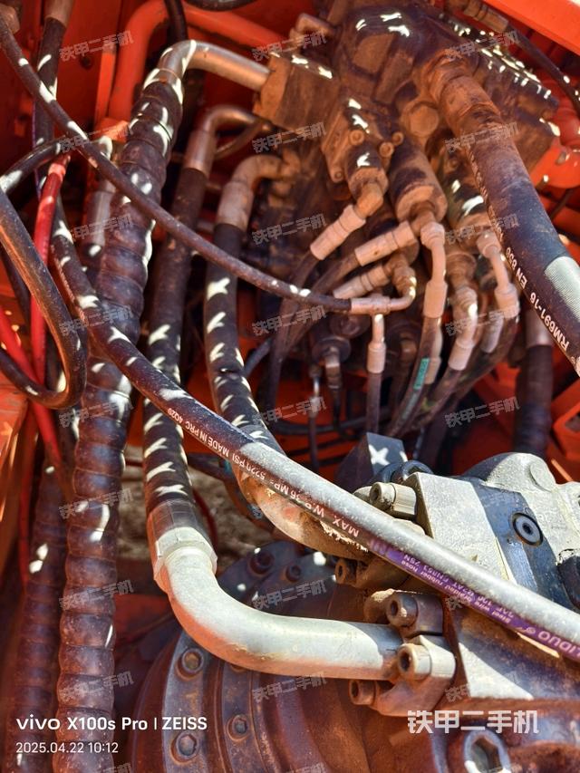 回轉(zhuǎn)馬達和主控閥（整機外觀）