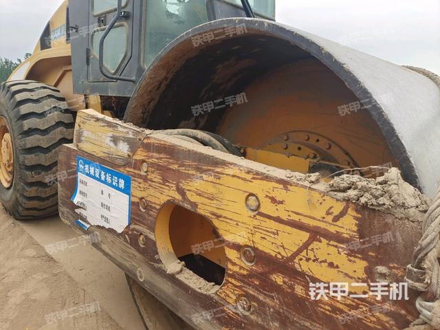 前車架正右側(cè)（壓路機(jī)前后車架）