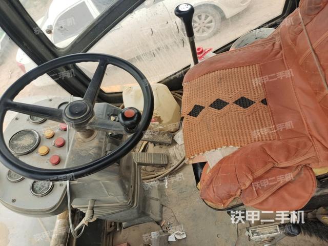 儀表盤全景（壓路機(jī)駕駛室）