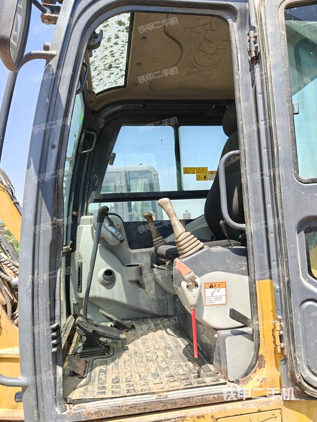 駕駛室整體（整機(jī)外觀）