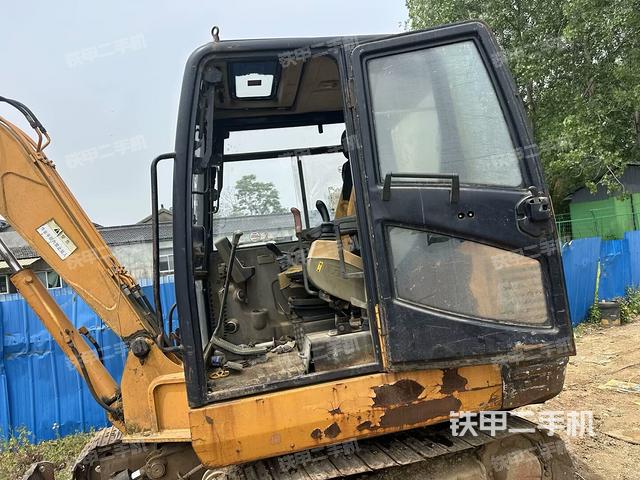 駕駛室整體（整機(jī)外觀）