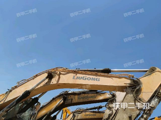 大臂整体 右侧(工作和回转装置) 大臂整体 右侧(工作和回转装置)