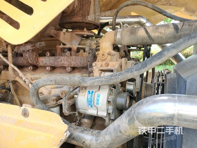 發(fā)動機艙全景（壓路機發(fā)動機艙）