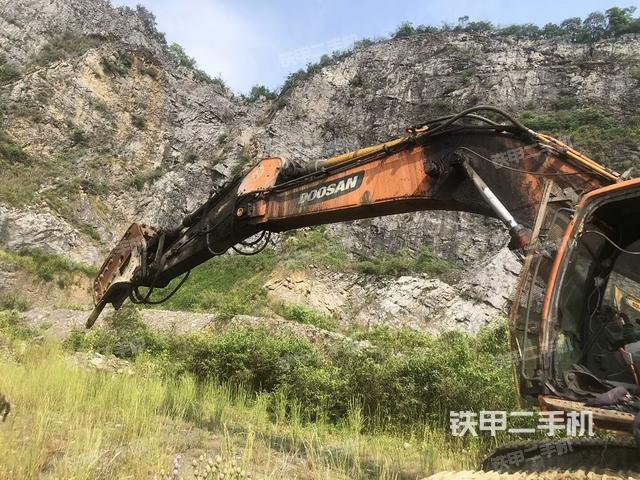 小臂整體左后(工作和回轉(zhuǎn)裝置) 小臂整體左后(工作和回轉(zhuǎn)裝置)