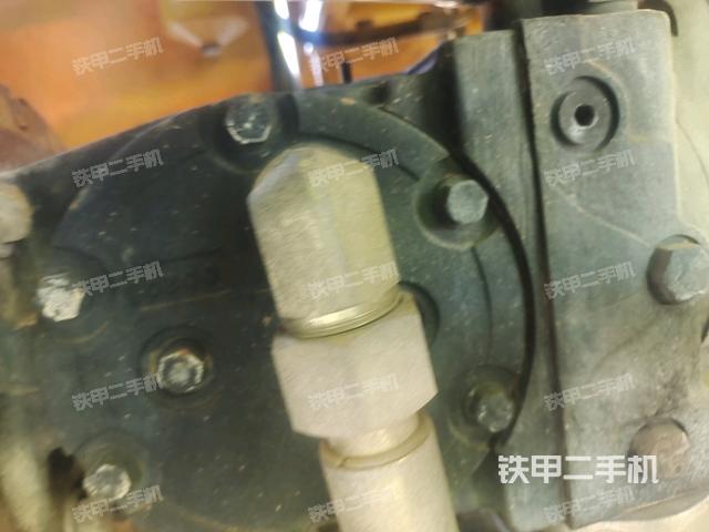 發(fā)動(dòng)機(jī)艙液壓泵全景（壓路機(jī)發(fā)動(dòng)機(jī)艙）