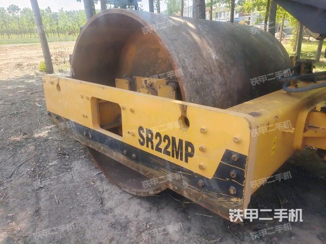 前輪左側(cè)減震塊連接及部件（壓路機(jī)前后車架）