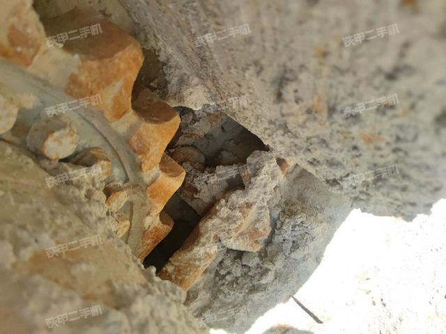 左导向轮(行走机构) 左导向轮(行走机构)