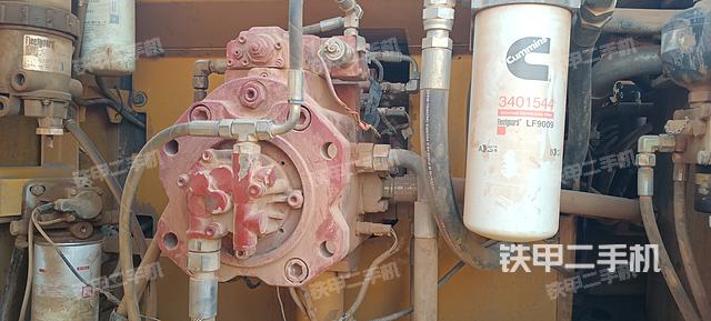 液壓泵艙室正面整體(整機(jī)外觀) 液壓泵艙室正面整體(整機(jī)外觀)