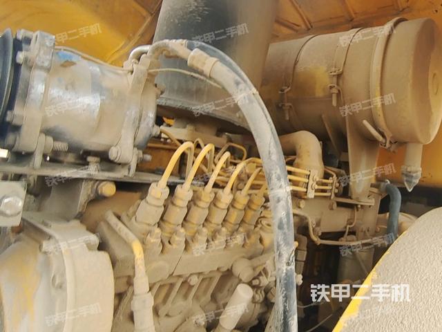 發(fā)動(dòng)機(jī)艙全景（壓路機(jī)發(fā)動(dòng)機(jī)艙）