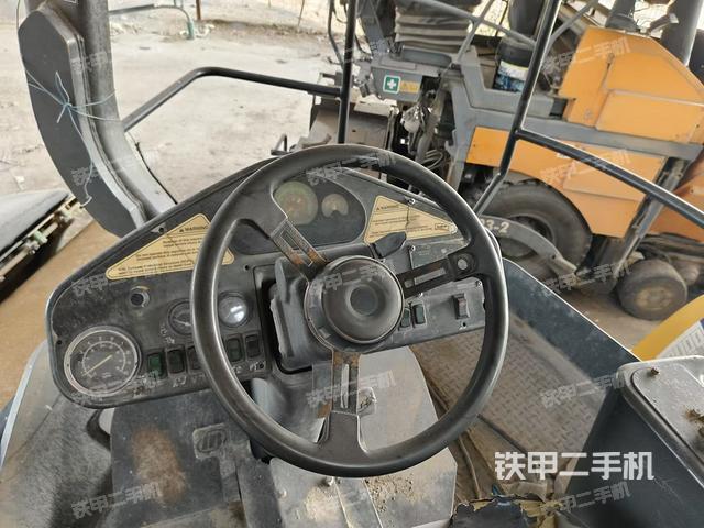 整機(jī)左側(cè)(設(shè)備外觀及核心部件) 整機(jī)左側(cè)(設(shè)備外觀及核心部件)
