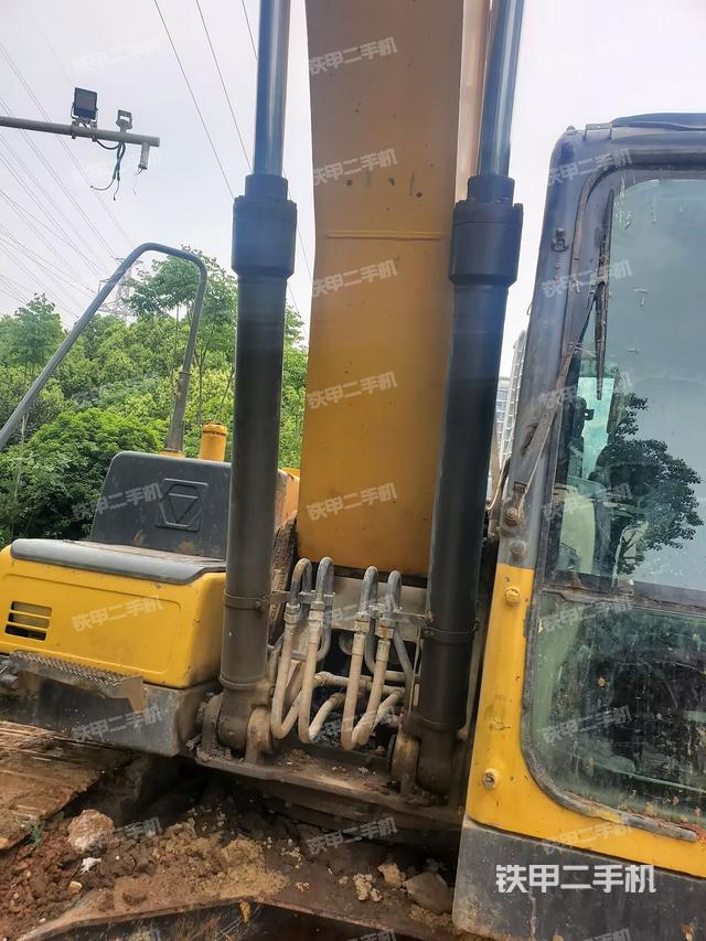 大臂油缸整體?豎拍（工作和回轉(zhuǎn)裝置）