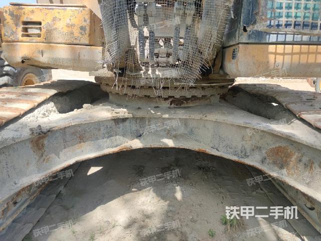 转盘和下车架正前(工作和回转装置) 转盘和下车架正前(工作和回转装置)