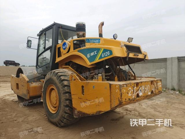 左后45°（壓路機(jī)整機(jī)外觀）