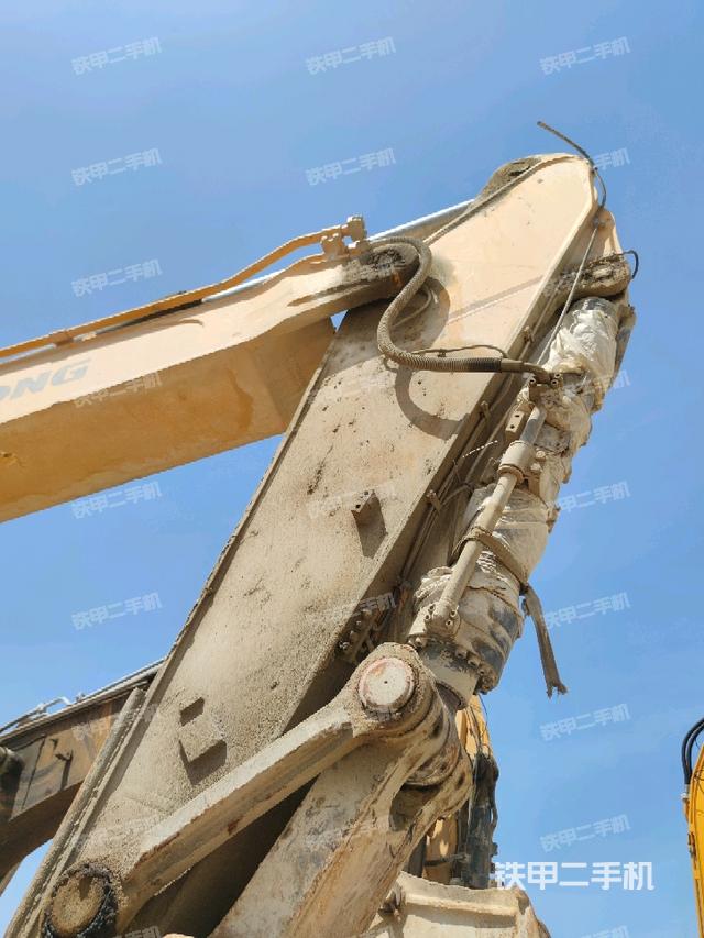 小臂整体右前(工作和回转装置) 小臂整体右前(工作和回转装置)