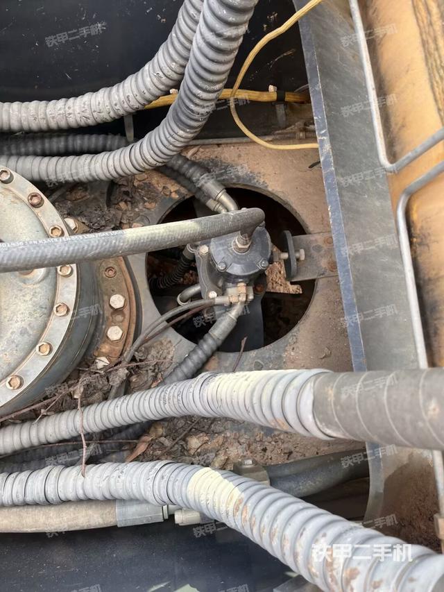 中央回轉(zhuǎn)接頭特寫（上車部件）