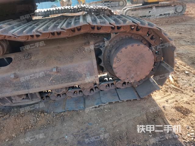 右驅(qū)動輪（行走機(jī)構(gòu)）