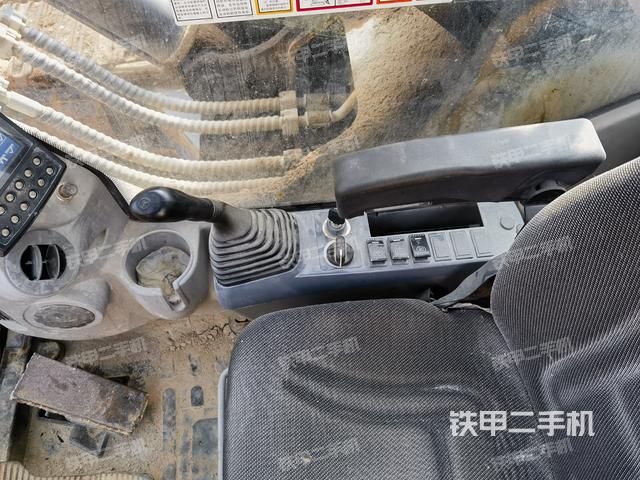 駕駛室整體(整機外觀) 駕駛室整體(整機外觀)