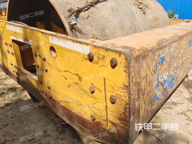 前車架正左側(cè)（壓路機前后車架）