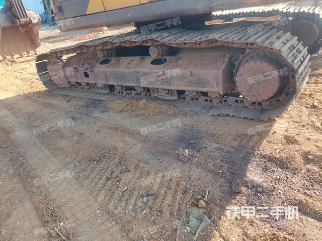 左側(cè)履帶整體?（行走機(jī)構(gòu)）