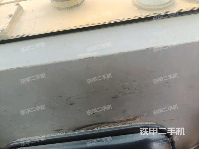 駕駛室內(nèi)座椅、儀表操作手柄全景（壓路機(jī)駕駛室）