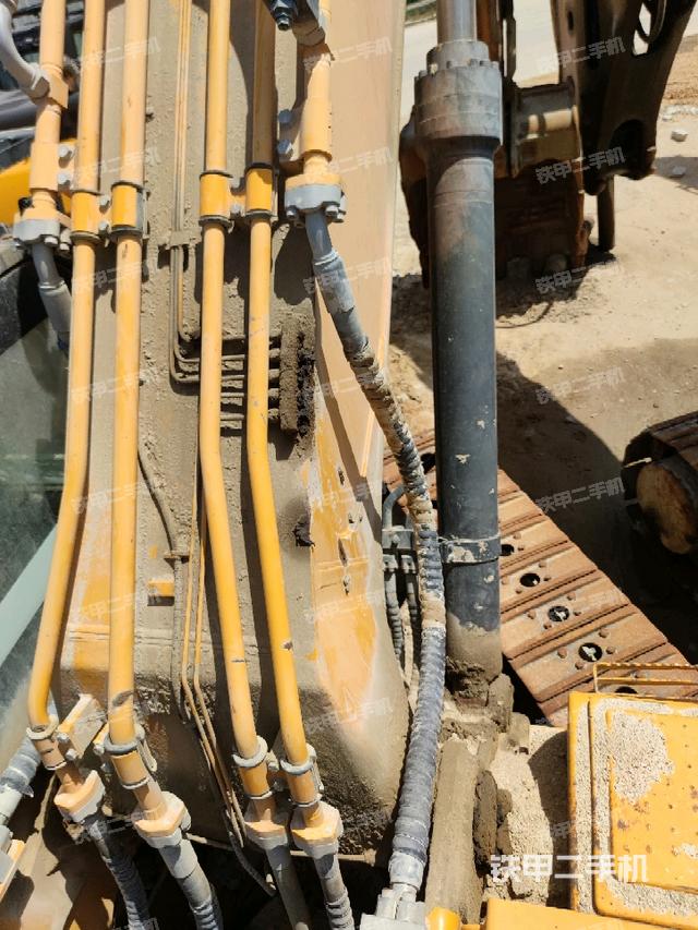 大臂背部俯视(工作和回转装置) 大臂背部俯视(工作和回转装置)