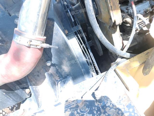 散熱器全景（壓路機發(fā)動機艙）