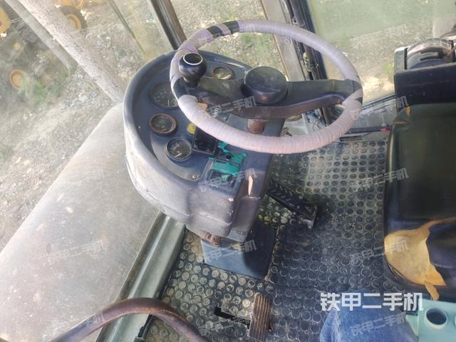 儀表盤全景（壓路機(jī)駕駛室）