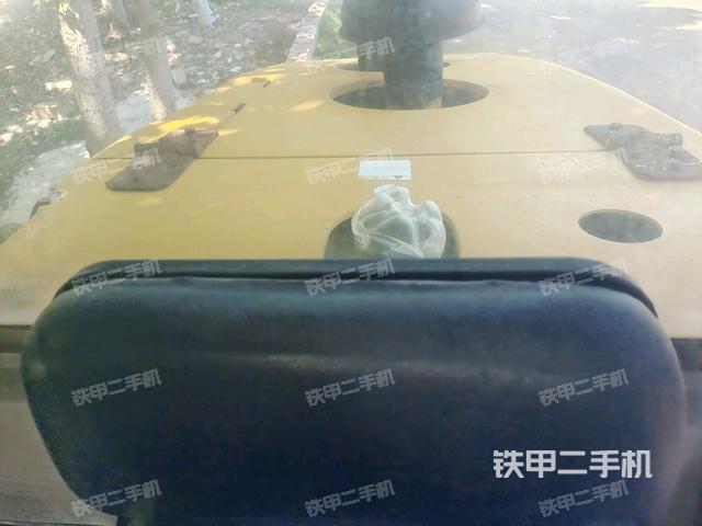 操作臺(tái)全景（壓路機(jī)駕駛室）