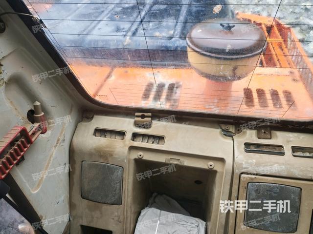 駕駛室左前45度(駕駛室部分) 駕駛室左前45度(駕駛室部分)