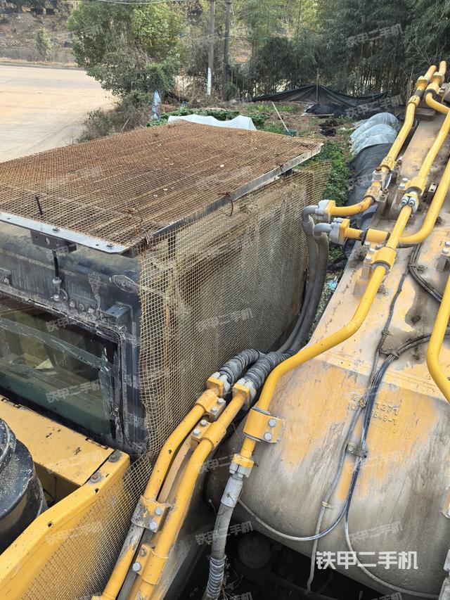 驾驶室顶部（整机外观）