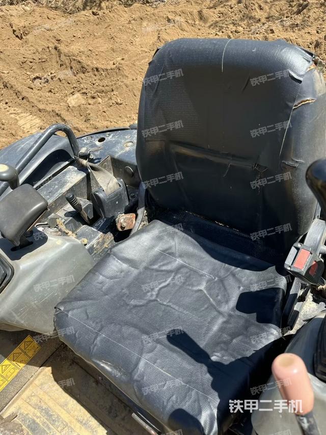駕駛室整體(整機外觀) 駕駛室整體(整機外觀)
