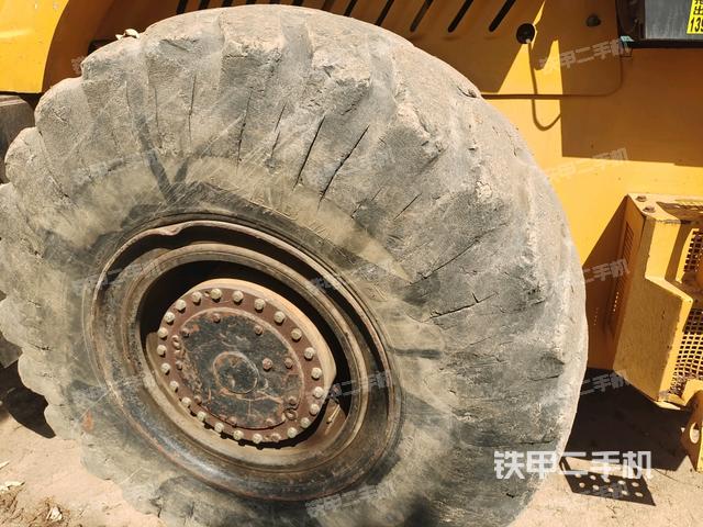 后輪右側(cè)全景（壓路機前后車架）