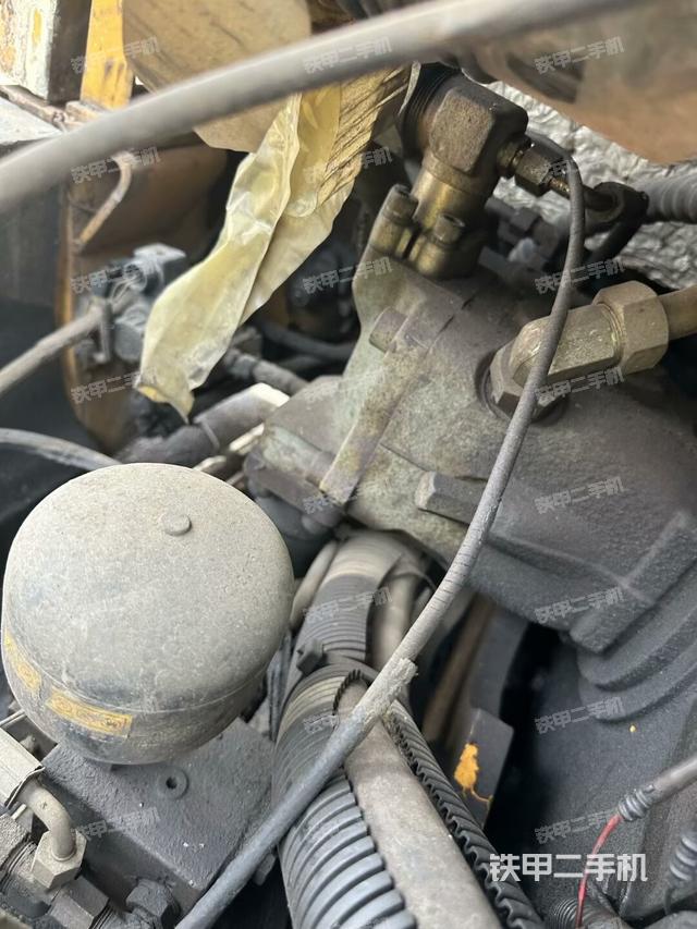 液壓泵艙室正面整體（整機(jī)外觀）