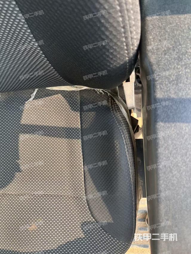 座椅右側(cè)控制臺(tái)/鑰匙門/油門/含右手柄（駕駛室部分）