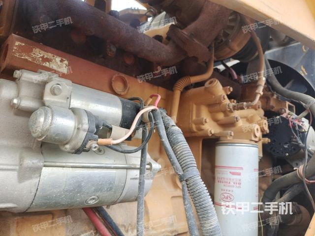 分動(dòng)箱或變速箱（壓路機(jī)發(fā)動(dòng)機(jī)艙）