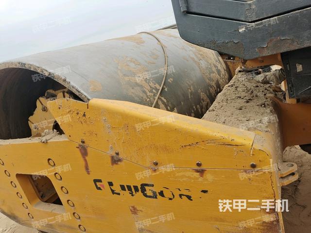 正后側(cè)（壓路機(jī)前后車架）