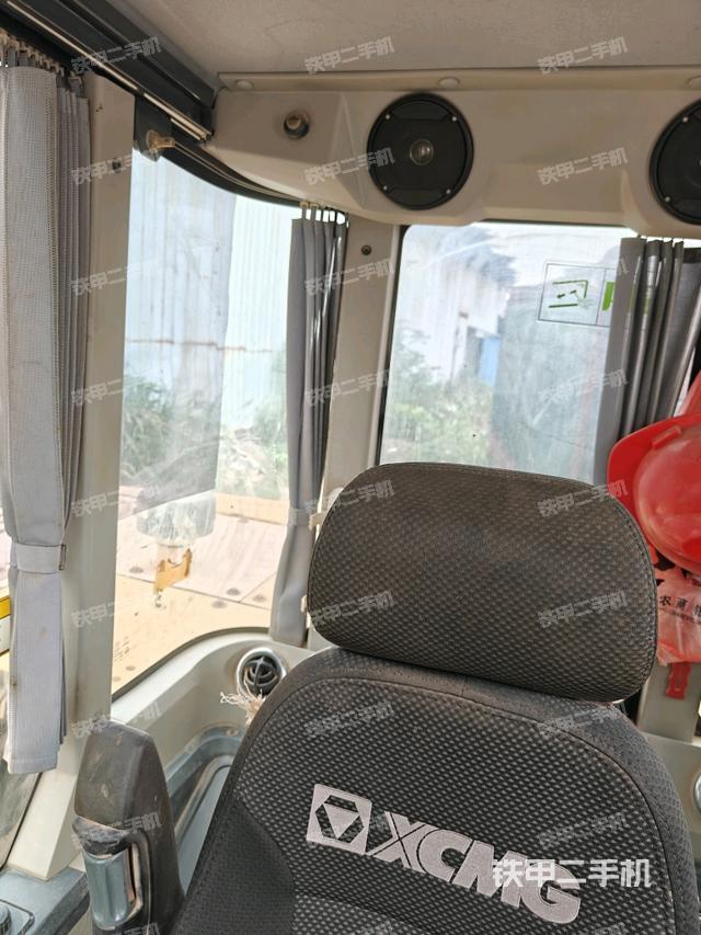 座椅左侧控制台/音响/含左手柄（驾驶室部分）