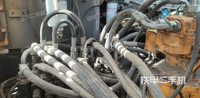 液壓泵艙室正面整體(整機(jī)外觀) 液壓泵艙室正面整體(整機(jī)外觀)