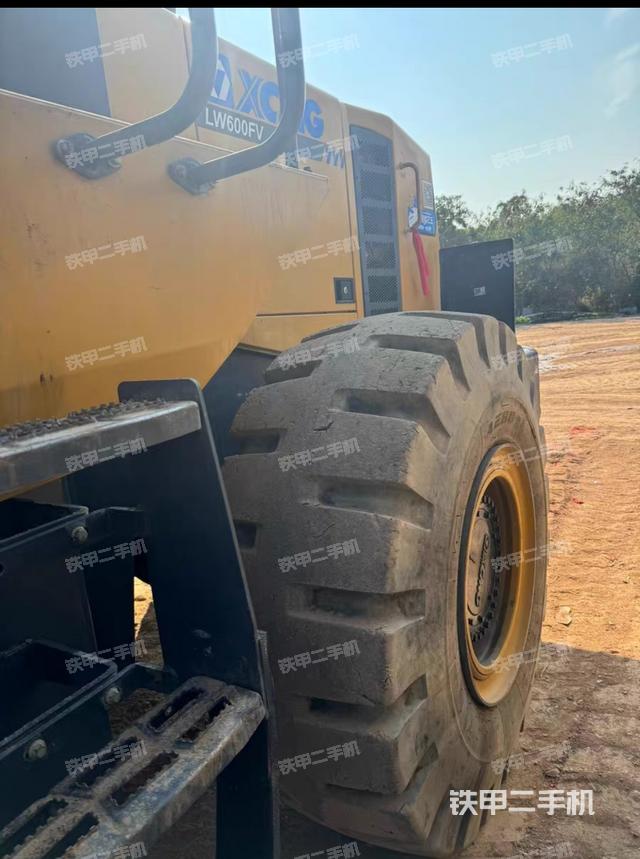 發(fā)動機左側(cè)(整機外觀及大件) 發(fā)動機左側(cè)(整機外觀及大件)