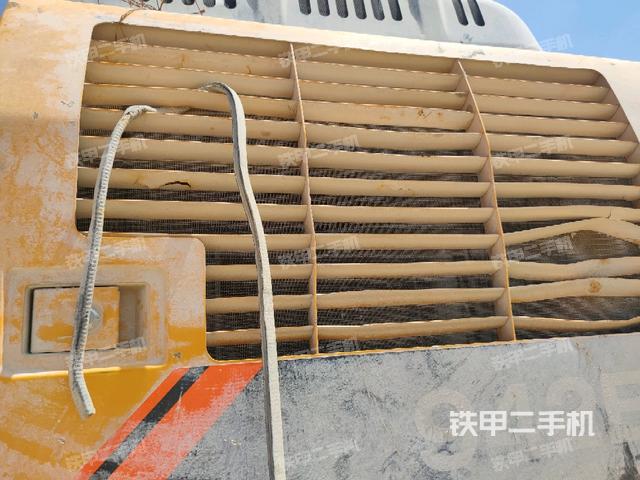 散熱器正面(大件艙室) 散熱器正面(大件艙室)