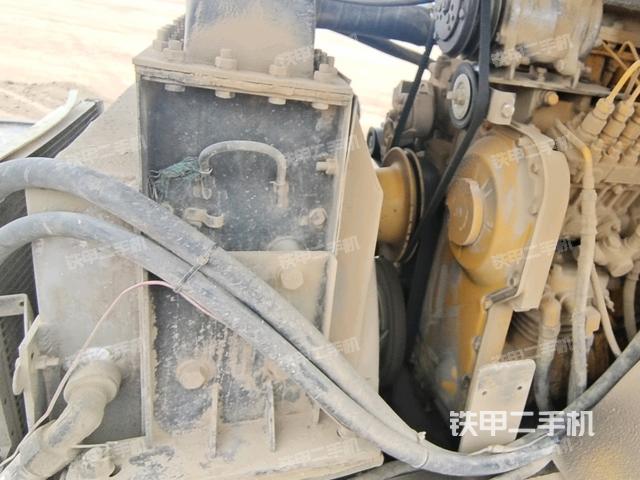 發(fā)動(dòng)機(jī)右側(cè)全景（壓路機(jī)發(fā)動(dòng)機(jī)艙）