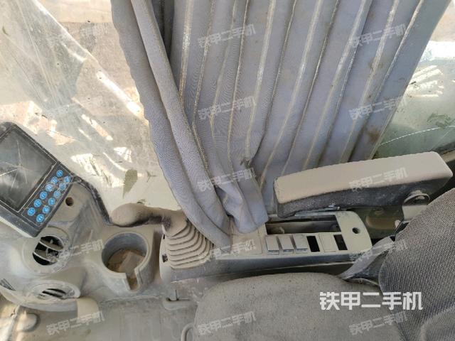 座椅右側(cè)控制臺(tái)/鑰匙門/油門/含右手柄(駕駛室部分) 座椅右側(cè)控制臺(tái)/鑰匙門/油門/含右手柄(駕駛室部分)